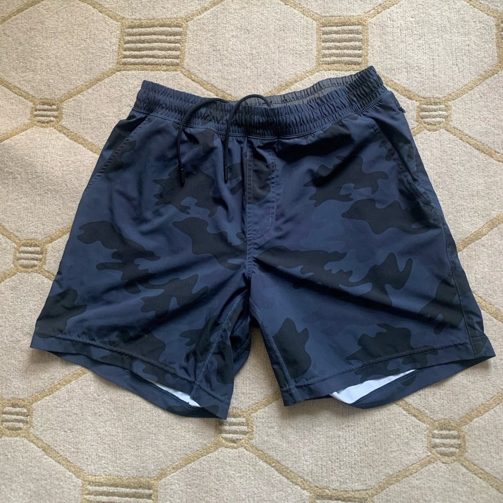 Rhone Workout 7-Inch Unlined Shorts Size Medium Blue Camo